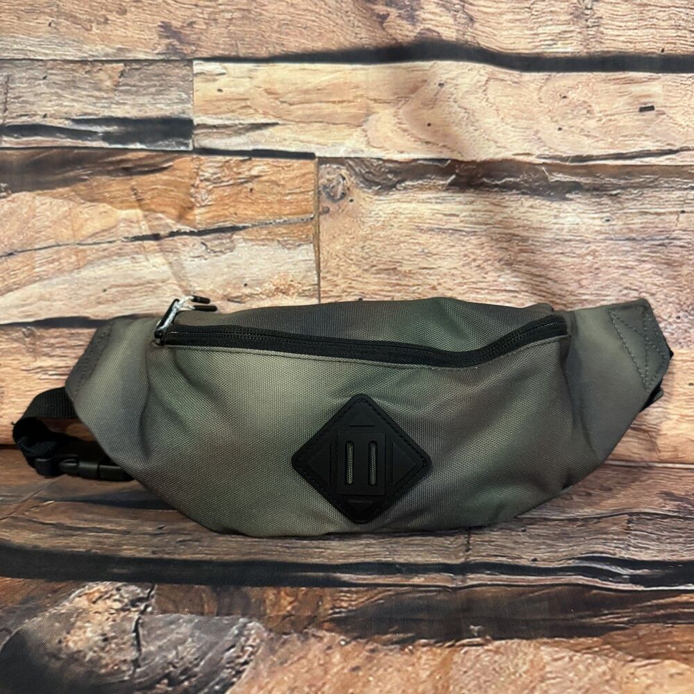 Aries Men's Olive Green Camo Fanny Pack Waist Bag Adjustable Strap Outdoor NWT